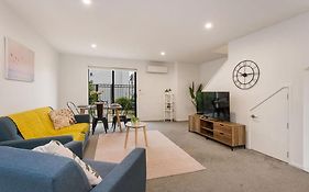 Light & Spacious 2Bdrm Townhouse Off Street Park